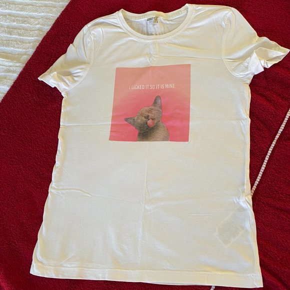 White t-shirt with cute kitty graphic - Picture 1 of 14